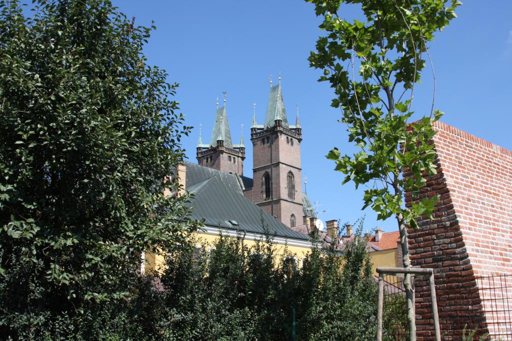 Hradec Kralove (Kniggrtz) ist mit viel Grn versehen.
Bis in die Innenstadt reichen Parks und Grnanlagen.
Aufnahme 20.08.2010