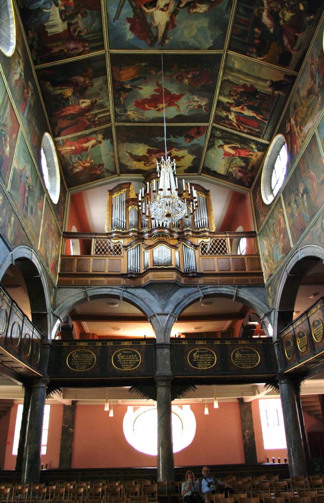 Idstein, Ev. Unionskirche mit großformatigen Ölgemälden aus der Rubensschule 
(14.06.2009)
