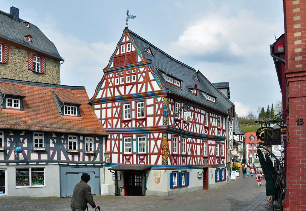 Idstein - Fachwerkhaus mit dem  Gasthof zur Peif  - 14.04.2012