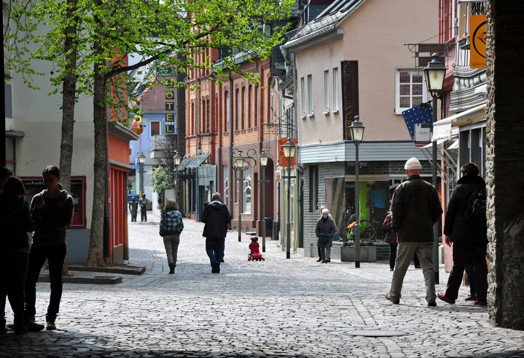 Idstein - Fugngerzone mit berschaubaren Betrieb - 14.04.2012