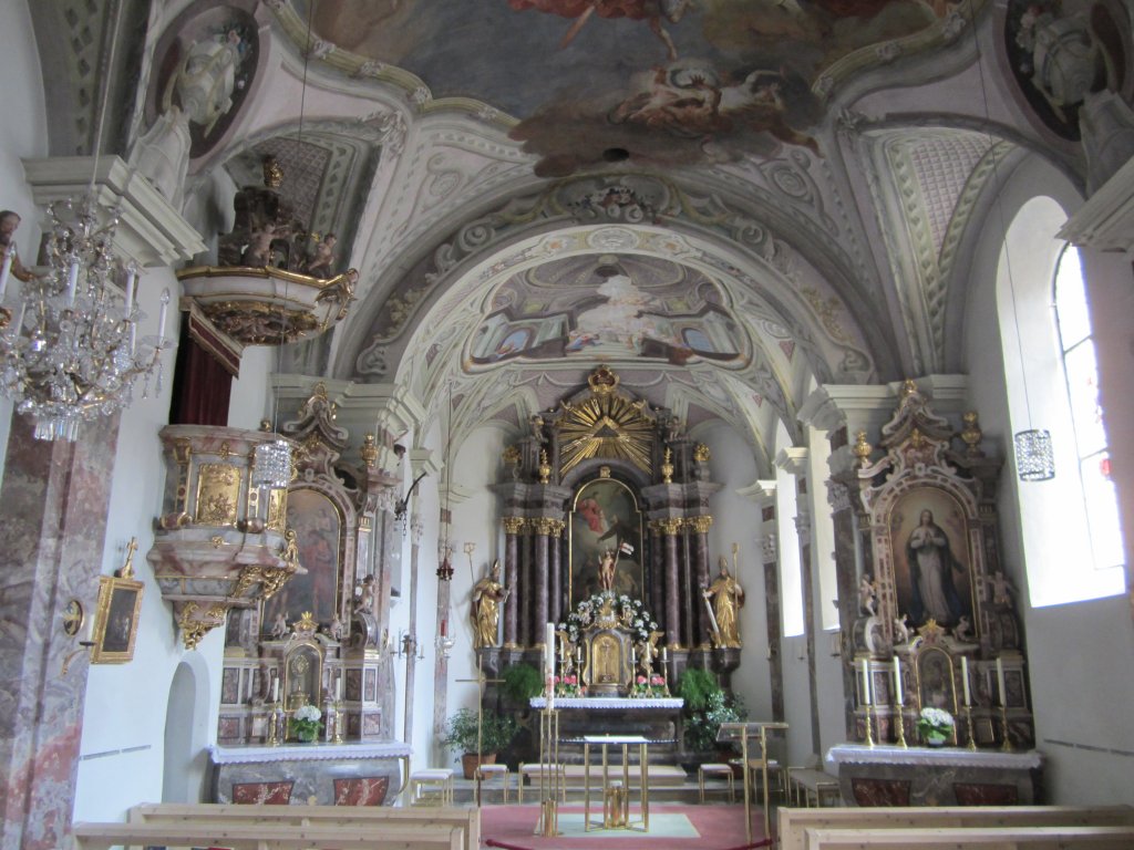 Igls, Altre und Kanzel der St. gidius Kirche, Deckengemlde von J. M. Schmutzer (01.05.2013)