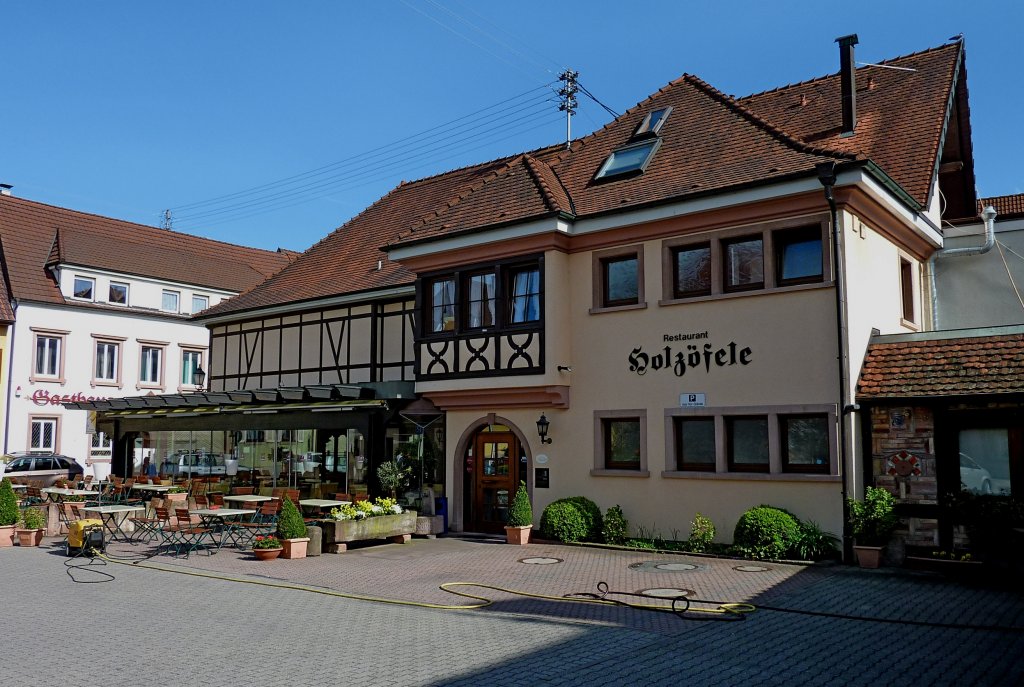 Ihringen am Kaiserstuhl, bekannte Weinstube und Restaurant  Holzfele , April 2012