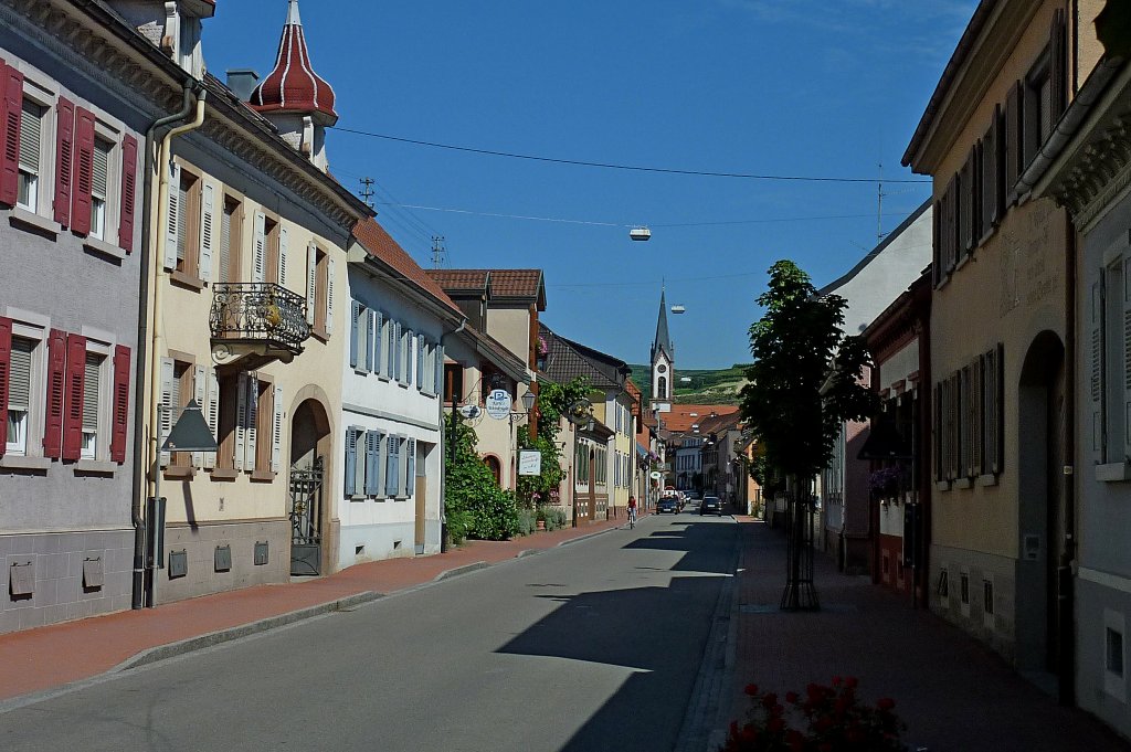 Ihringen am Kaiserstuhl, Blick durch die Gndlingerstrae, Okt.2011