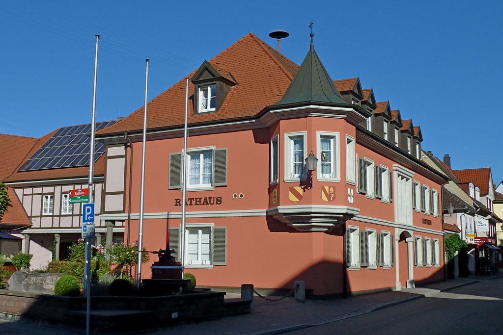 Ihringen am Kaiserstuhl, das Rathaus der wrmsten Stadt in Deutschland (von den Temperaturen), Okt.2012