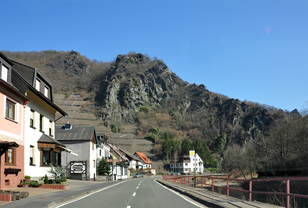 Im Ahrtal bei Dernau, Weinberg am Steilhang - 15.03.2012