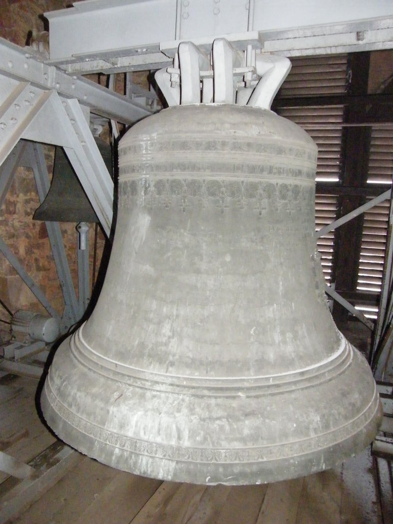 Im Glockenturm der St.Joseph Kirche in Kassel Rothenditmold bei einer Turmfhrung. Es sind vier Glocken vorhanden. Die lteste ist ber 350 Jahre alt und stammt vor dem Krieg aus Breslau. Diese Kirche wurde erst 1906 erbaut.