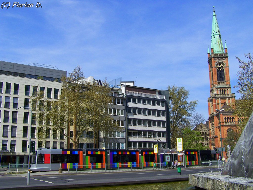 Im Hintergrund die Johanneskirche an der Berliner Allee. 24.04.2010