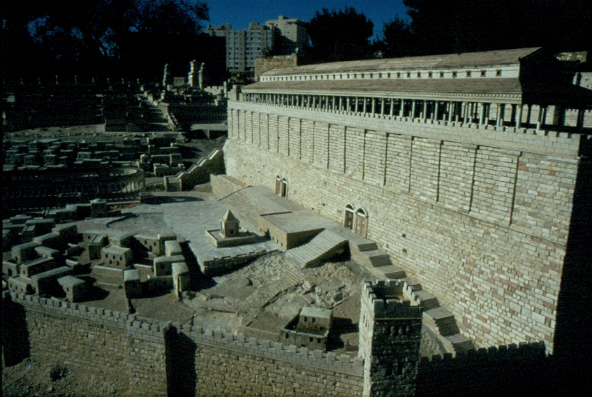 Im Israel Museum befindet sich ein Modell des Tempelberges z. Zt. Herodes. Dia vom Dezember 1984 gescannt.