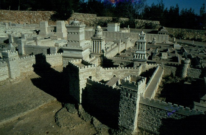 Im Israel Museum befindet sich ein Modell des Tempelberges und Jerusalem z.Zt. Herodes. (Dia gescannt von 1984) 