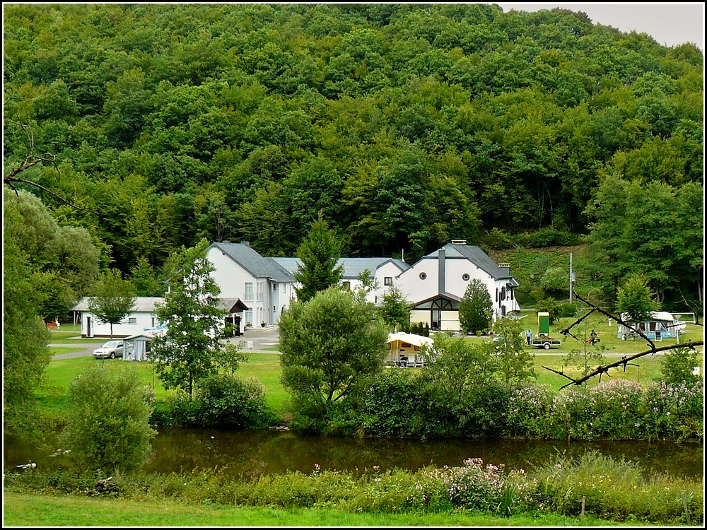 Im romantischen Ourtal liegt die Tintesmhle, umgeben von einem Campingplatz. 13.08.2010 (Hans)  