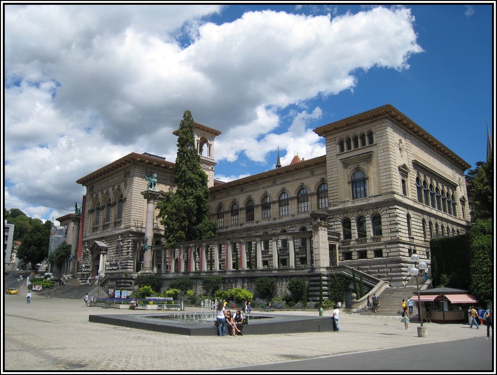 Im Stadtzentrum von Lausanne (25.07.2009). Vielleicht kann ein Ortskundiger was zu dem Gebude schreiben.

Nachtrag 21.06.2010: Bei dem Gebude handelt es sich um das Kantonale Kunstmuseum von Lausanne (frz. Muse Cantonal des Beaux-Arts). Herzlichen Dank an Heinz Stoll fr diesen Hinweis. In seinem Kommentar stehen weitere interessante Infos dazu.