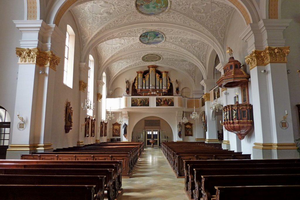 Immenstadt, Blick zur Orgelempore in der St.Nikolaus-Kirche, Aug.2012