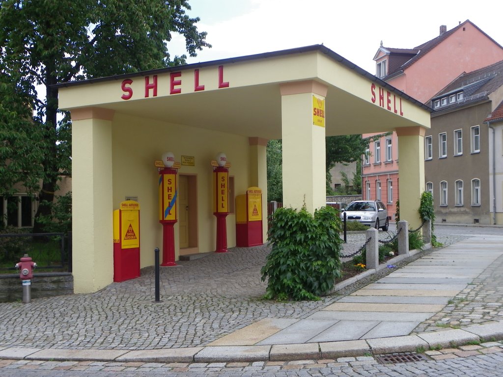 Impression aus Kamenz in Sachsen, Frhjahr 2012 (historische Shell-Tankstelle)