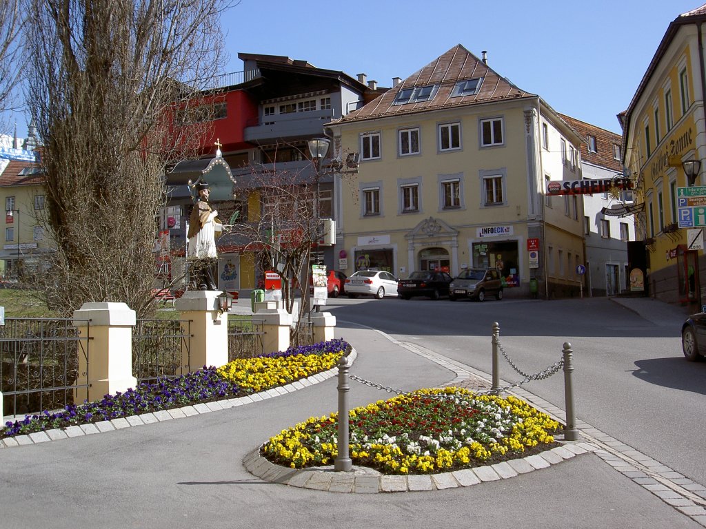 Imst, Johannesplatz mit Nepomuk Bildstock (01.04.2013)