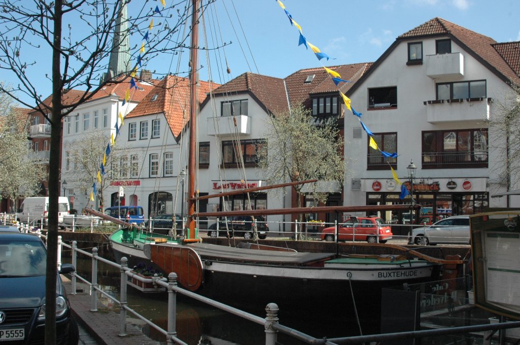 In der Altstadt von Buxtehude fliet die Este in der grachtartigen Flethanlage durch die Stadt. Aufgenommen am 14.04.2011.