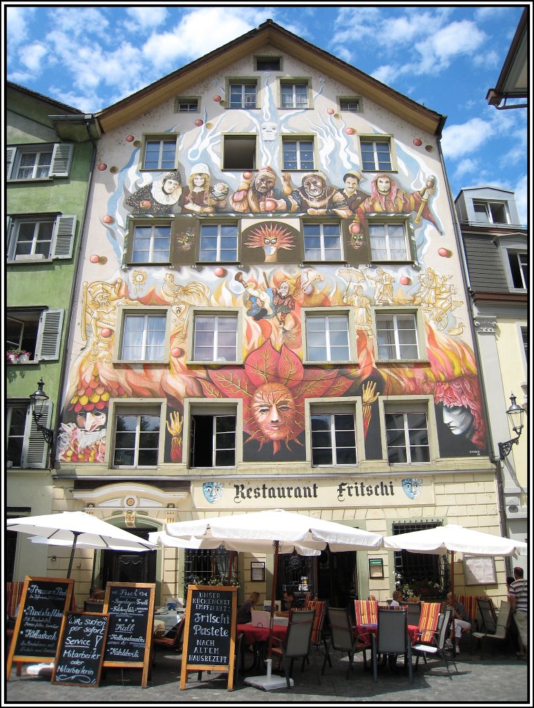 In der Altstadt von Luzern kann man dieses Restaurant mit schner Fassadenmalerei entdecken. (24.07.2009)