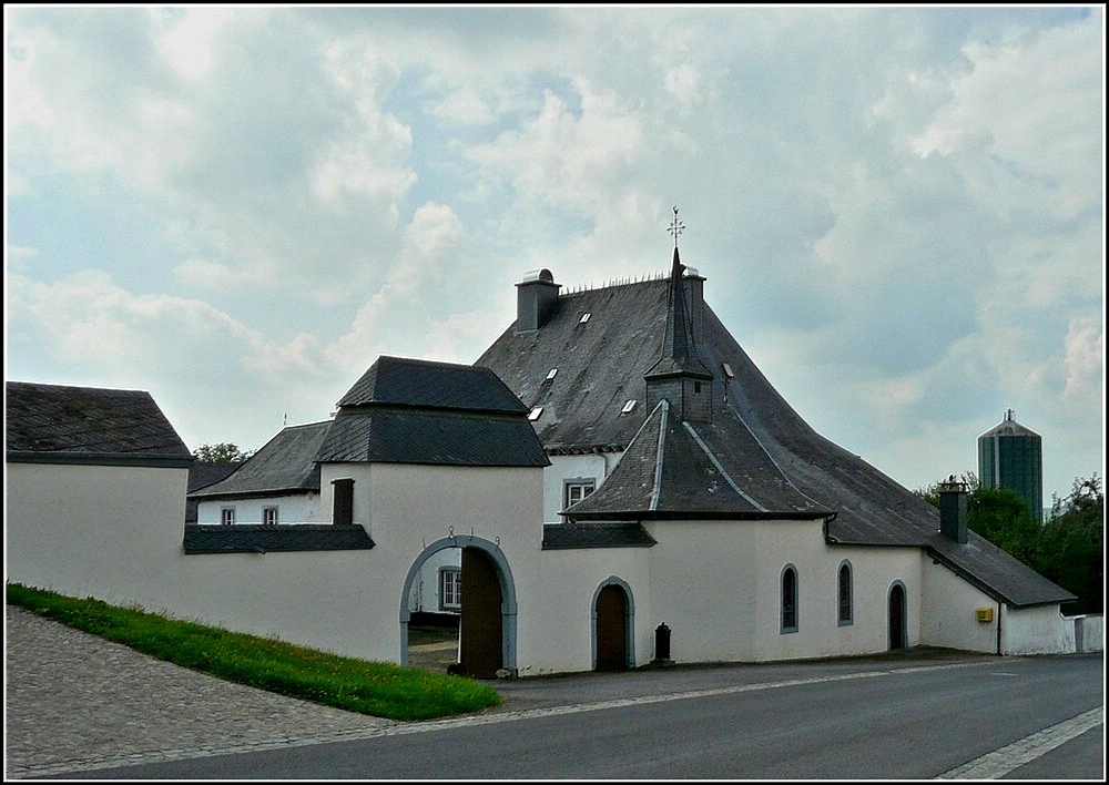 In dem kleinen Dorf Weiler entdeckt man interessante Architektur. 12.08.2010 (Jeanny)