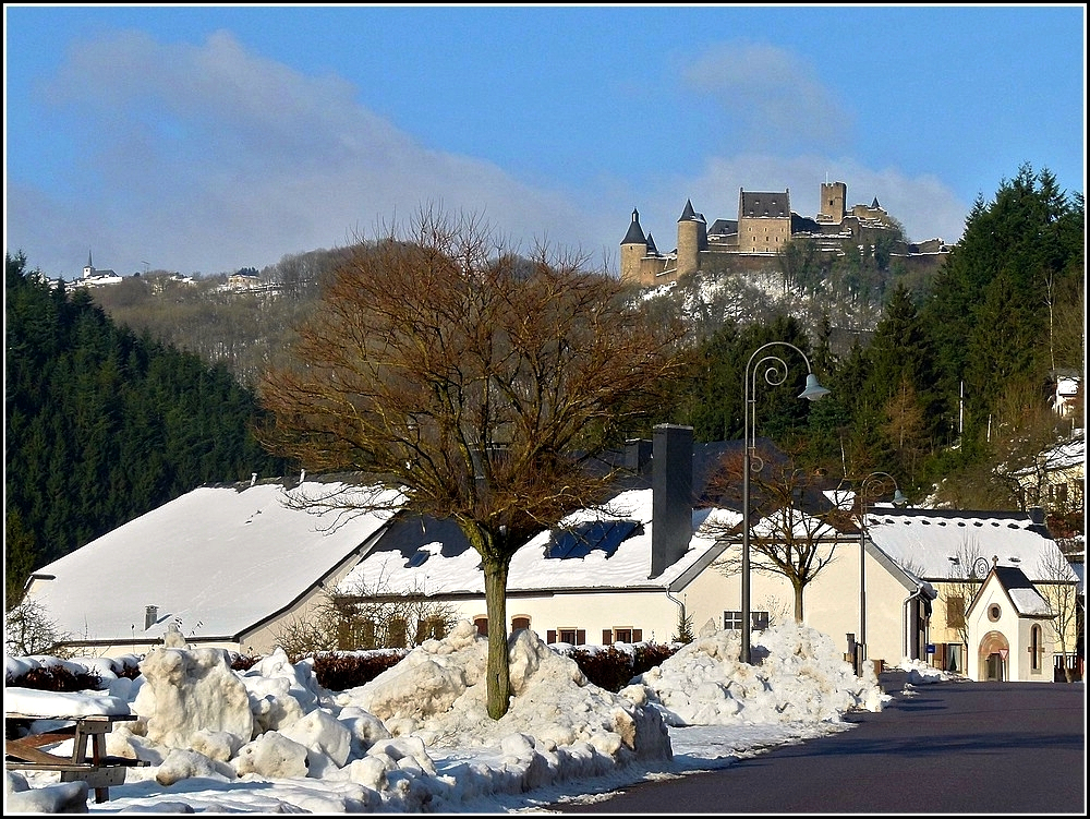In Michelau hat man die Burg und das Dorf Bourscheid im Blick. 02.01.2011 (Jeanny)
