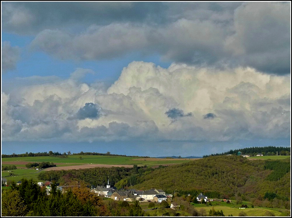 In der Nhe von Nocher hat man eine schne Aussicht auf das Dorf Merkholtz. 24.10.2010 (Jeanny)