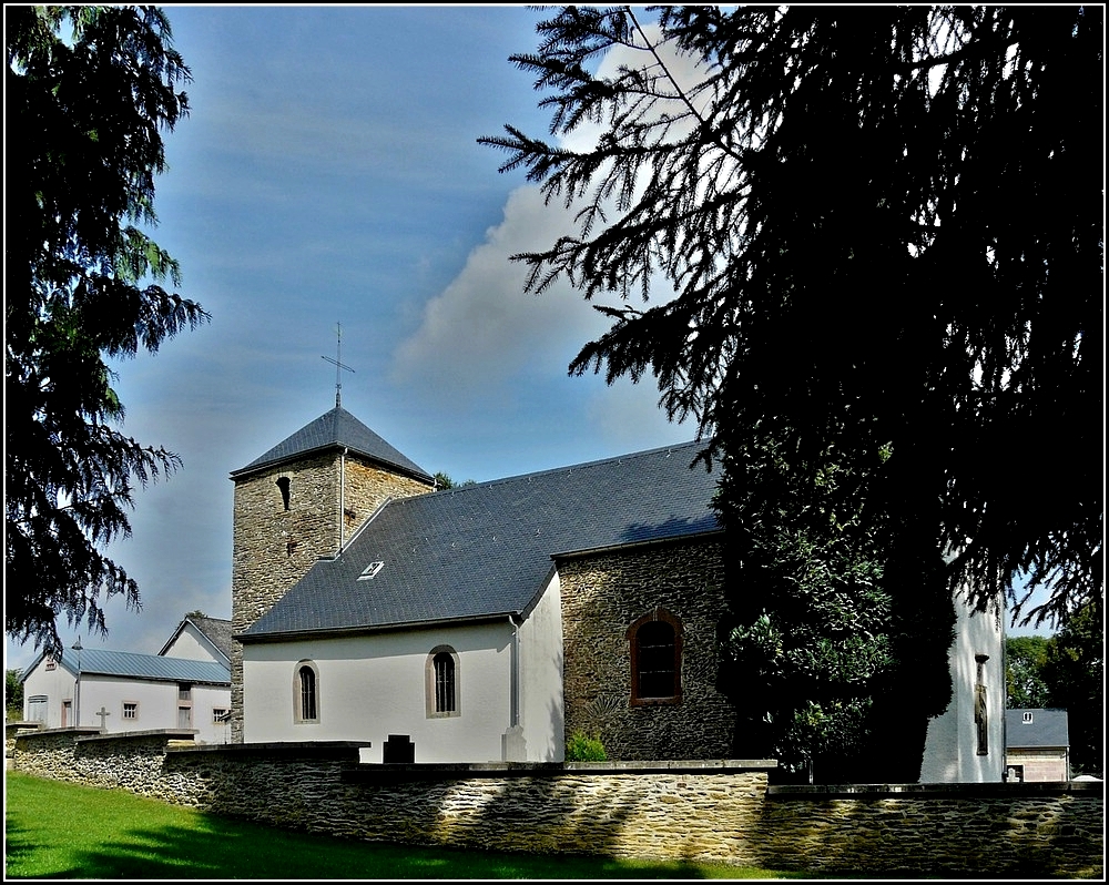 In Rindschleiden, dem kleinsten Dorf Luxemburgs, steht einer der ltesten Kirchen des Landes. Sie stammmt aus dem Jahre 1437 und beherbergt schne Fesken aus dem 15. und 16. Jahrhundert. (Jeanny)