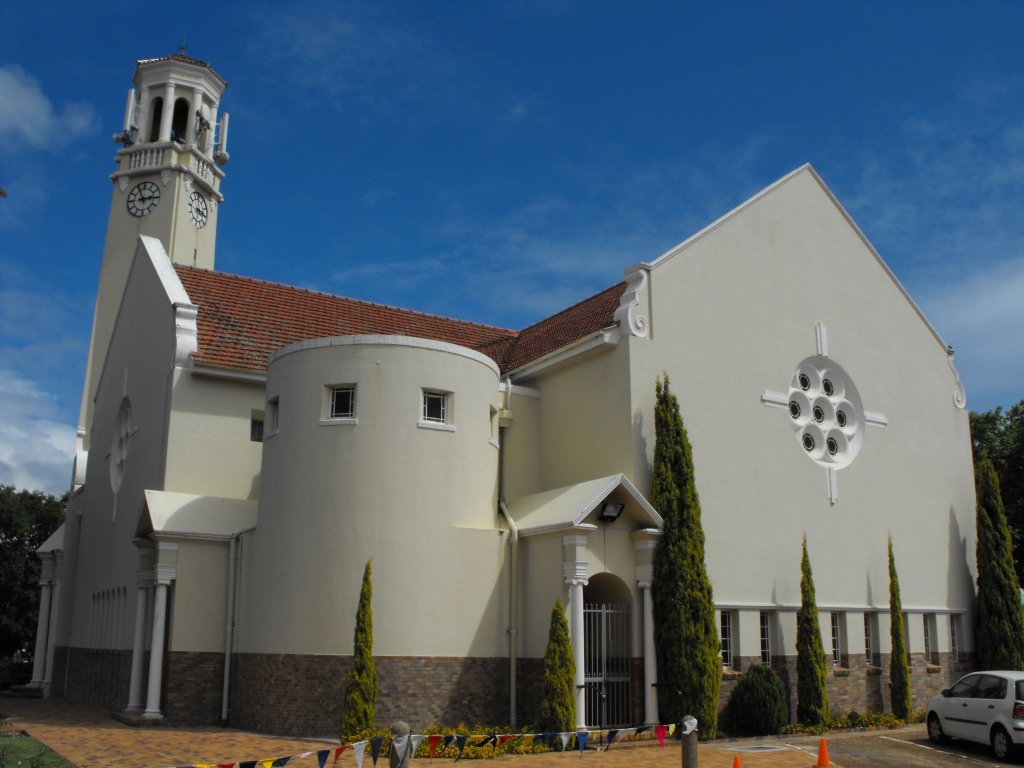 In Somerset West gibt es 27 Kirchen. Ein Vertreter davon ist die katholische Kirche an der Ecke Dirkie Uis Weg und Andries Pretorius Laan. Somerset West, 03.12.2010
