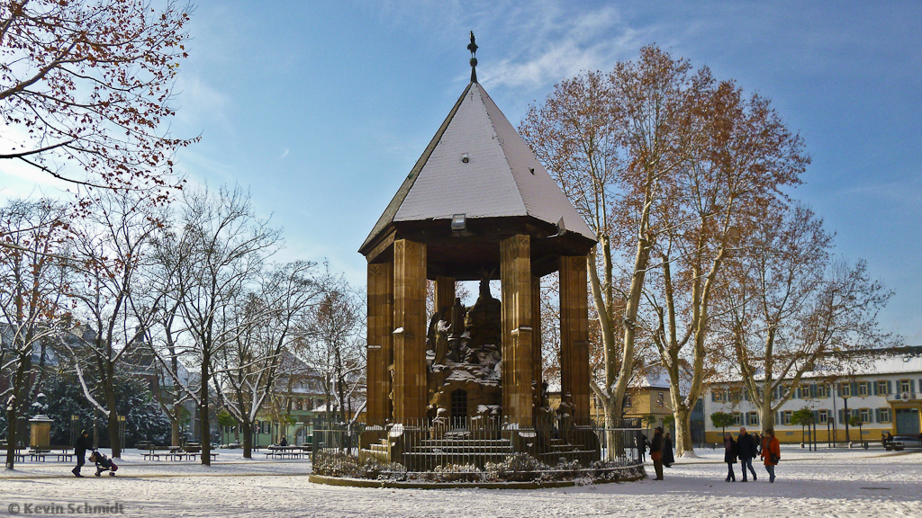 In unmittelbarer Umgebung des Doms zu Speyer finden sich kleinere Bauwerke, hier der lberg. (08.12.2012)