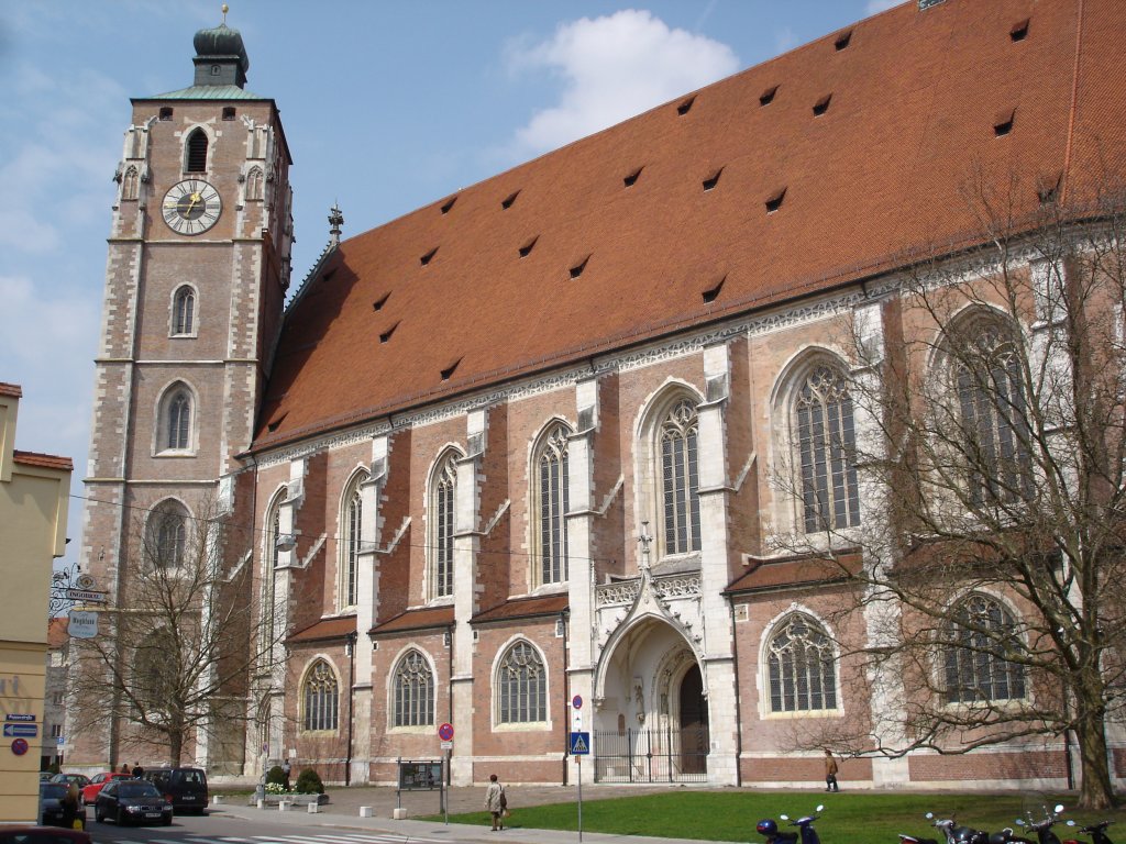 Ingolstadt in Bayern,
die jngste Grostadt Deutschlands,
das sptgotische Mnster,
April 2006