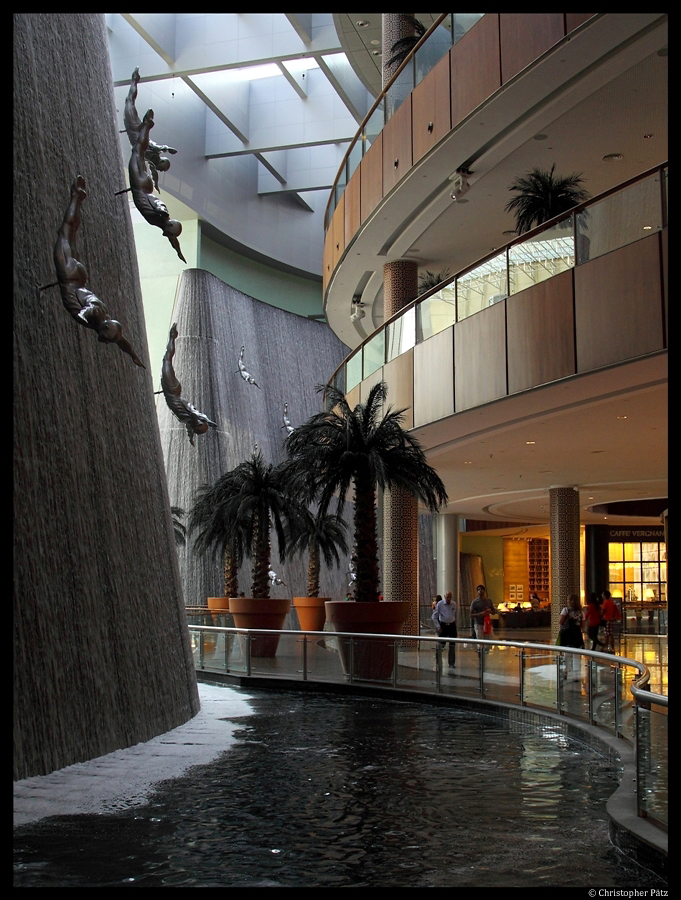 Innenansicht der Dubai Mall. (08.12.2012)