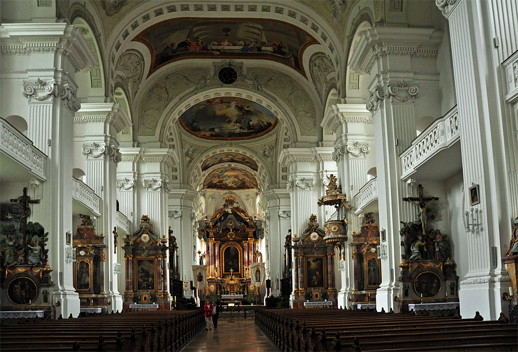 Innenansicht der Pfarrkirche St. Verena in Rot an der Rot (Kreis Biberach) - 18.07.2011