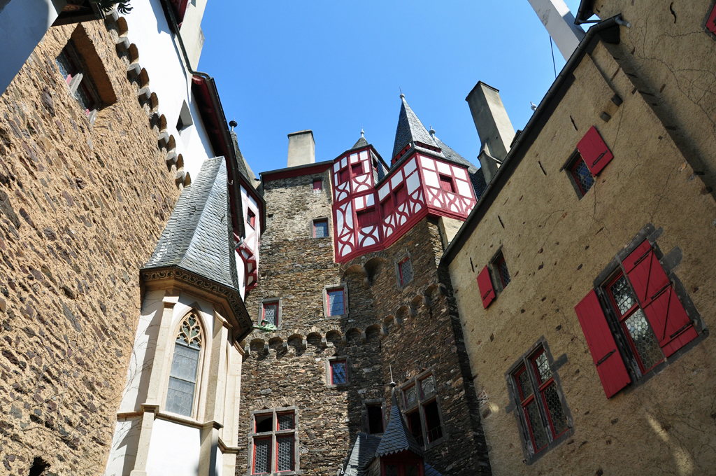 Innenhof der Burg Eltz - 10.08.2010