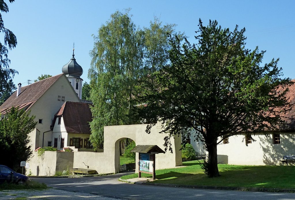 Inzigkofen, das ehemalige Augustinerchorfrauenstift wurde 1354 gegrndet, heute werden die Gebude von einem Volkshochschulheim genutzt, Mai 2012