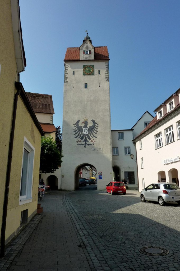 Isny im Allgu, das Wassertor stadteinwrts, stammt aus dem 15.Jahrhundert, Aug.2012