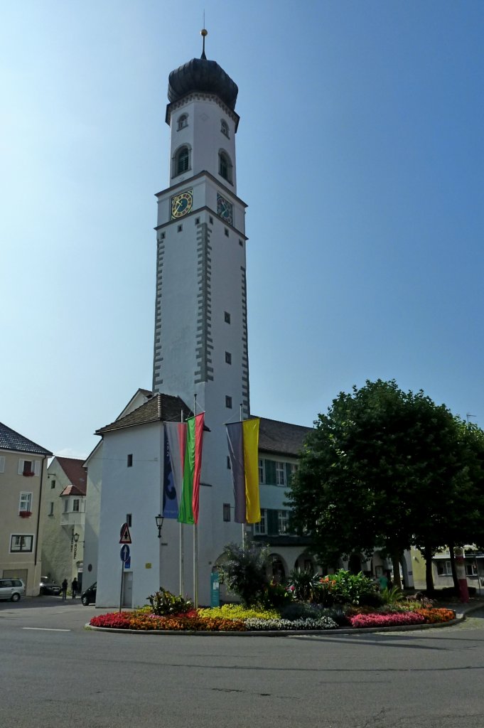 Isny, der Blaserturm auf dem Marktplatz, dieser Wachturm war im Mittelalter Tag und Nacht mit einer Wache besetzt, Aug.2012