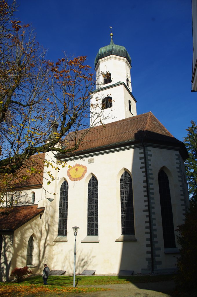 Isny, Ev. St. Nikolaus Kirche, erbaut ab 1480, Chor erbaut 1508, romanischer 
Turm erbaut 1288, Kreis Ravensburg (30.10.2011)