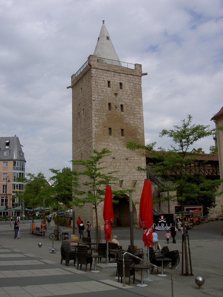 Jena, Johannistor, erbaut 1304, einzig noch erhaltenes Stadttor von Jena (11.06.2012)