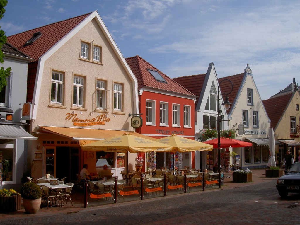 Jever, Huser am Kirchplatz, Kreis Friesland (26.05.2011)