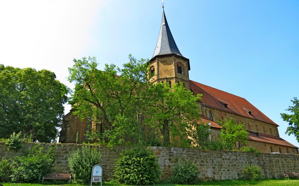 Johanneskirche in Weinsberg bei Heilbronn am 14.07.2013

Davor sieht man noch die alte Stadtmauer.