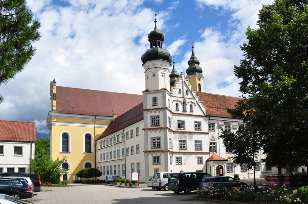 Jugend- und Bildungshaus St. Norbert (bei der Pfarrkirche St. Verena) in Rot a.d. Rot (Landkreis Biberach) -  18.07.2011