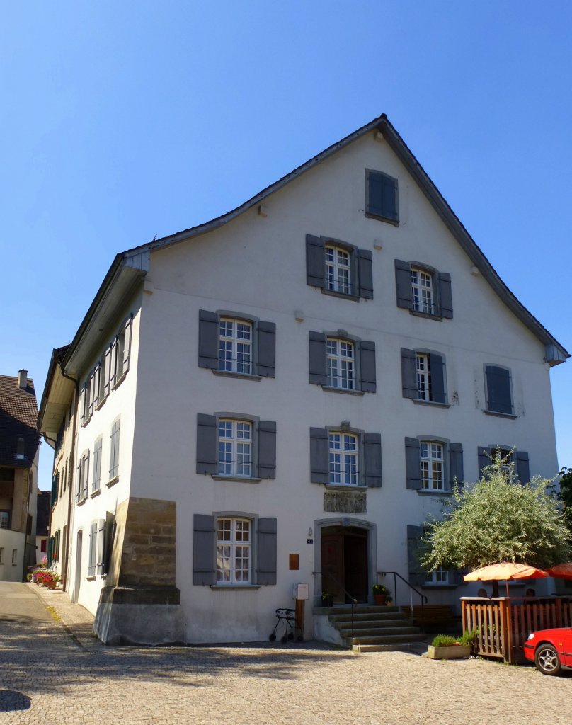 Kaiserstuhl, der ehemalige Pfarrhof von 1772, Juli 2013