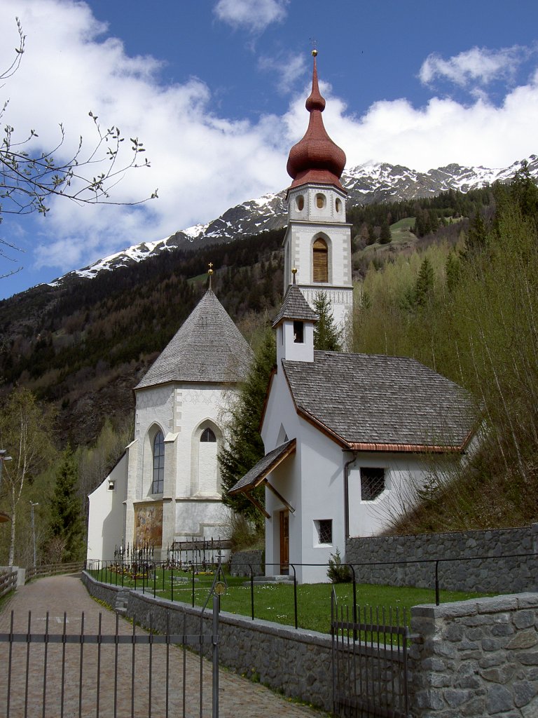 Kaltenbrunn im Kaunertal, Wallf. Kirche Maria Himmelfahrt, Chor von 1502, Langhaus von 1533, Stuck von Franz Laukas von 1730 (28.04.2013)