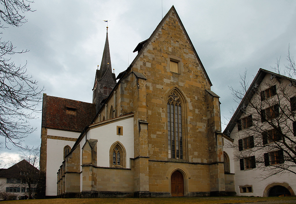 Kappel am Albis, ehemalige Zisterzienserabtei. Westfassade, nrdliches Langhaus, Seitenschiff und Querschiff, 1250-1310, hochgotisch. Turmartiger Dachreiter von 1641. Aufnahme Richtung Osten, 21. Mrz 2010, 17:26