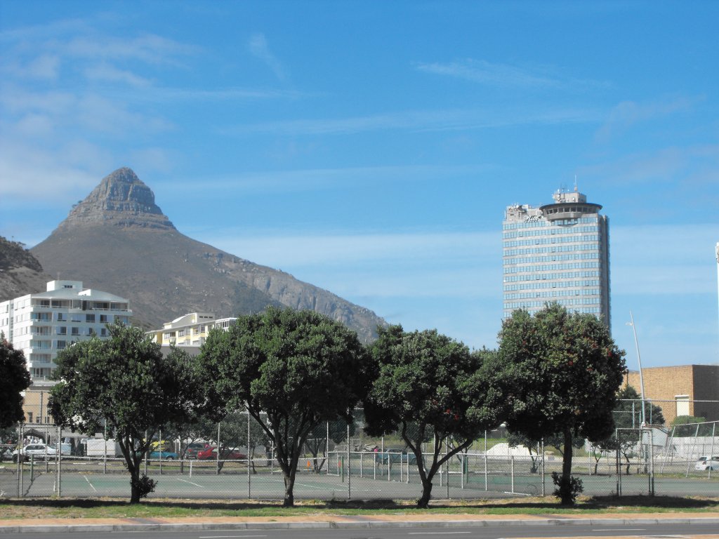 Kapstadt hat viele Gesichter. Herausragend das Ritz Hotel in Seapoint, am Fusse des Lionshead. 16.01.2011