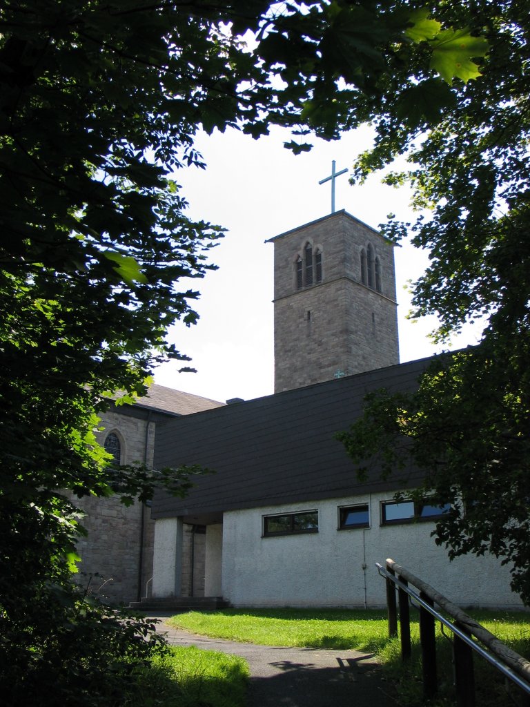 Kassel Rothenditmold die kath. Kirche St.Joseph. Erbaut 1906 auf dem Rothenberg von Kommerzienrat Peter Wegmann, Inhaber der Wagonfabrik Wegmann und Co. Im zweiten Weltkrieg sehr stark zerstrt und ausgebrannt wurde sie dann in vereinfachter Form wiederaufgebaut.