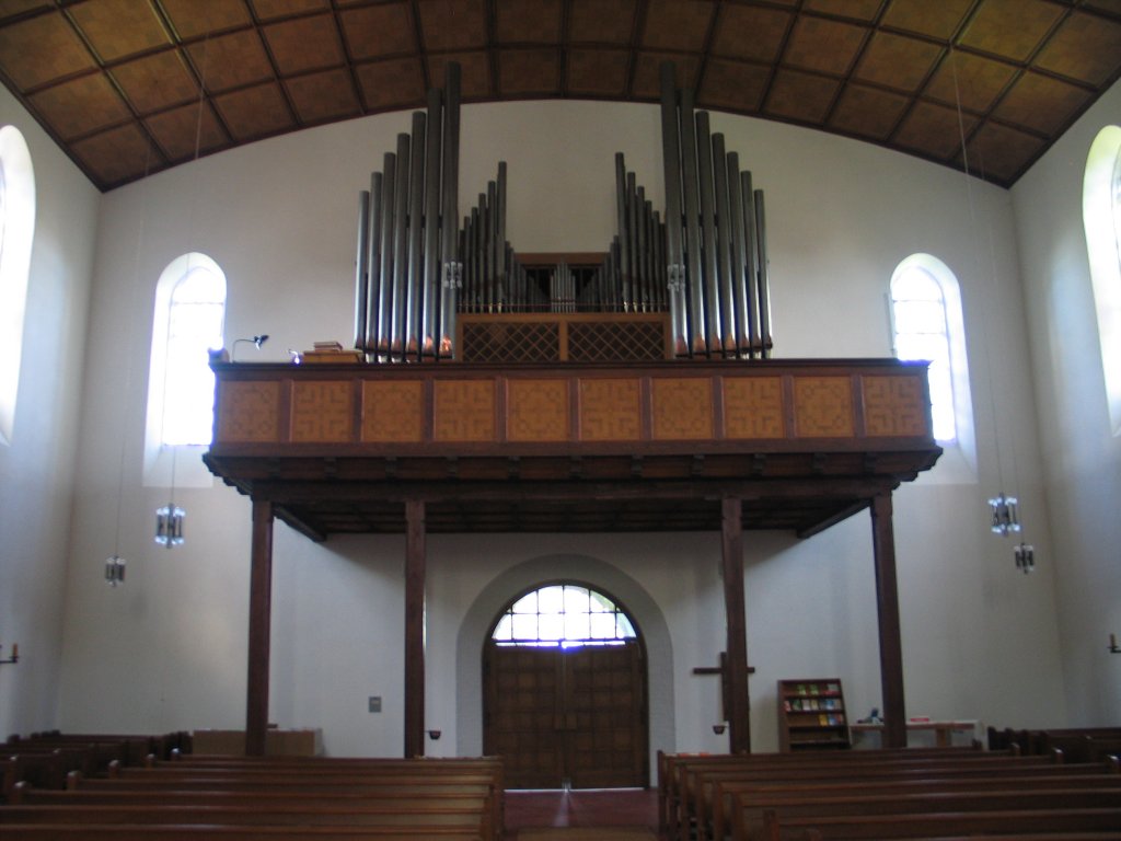 Kassel Rothenditmold die kath. Kirche St.Joseph. Erbaut 1906 auf dem Rothenberg von Kommerzienrat Peter Wegmann, Inhaber der Wagonfabrik Wegmann und Co. Im zweiten Weltkrieg sehr stark zerstrt und ausgebrannt wurde sie dann in vereinfachter Form wiederaufgebaut.