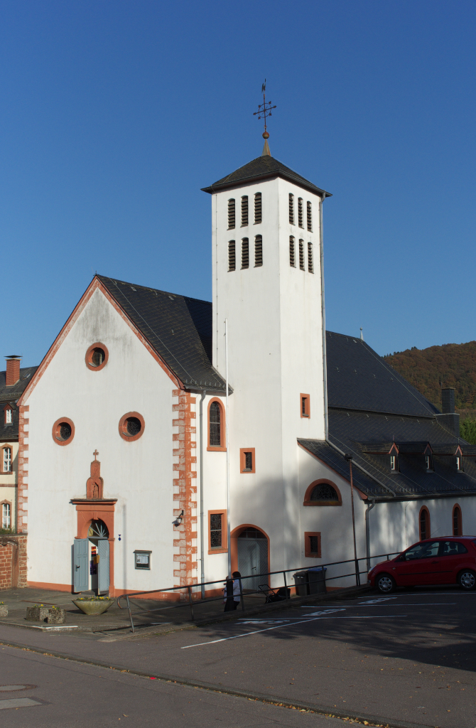 Katholische Pfarrkirche  St.Quiriacus in Taben-Rodt. Die Kirche befindet sich direkt neben der Probstey St. Josef. 21.10.2012