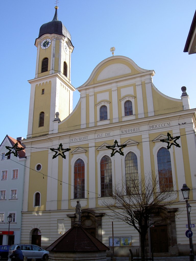 Kaufbeuren, Ev. Dreifaltigkeitskirche, erbaut 1604 in einem ehemaligen Stadtquartier (15.01.2012)