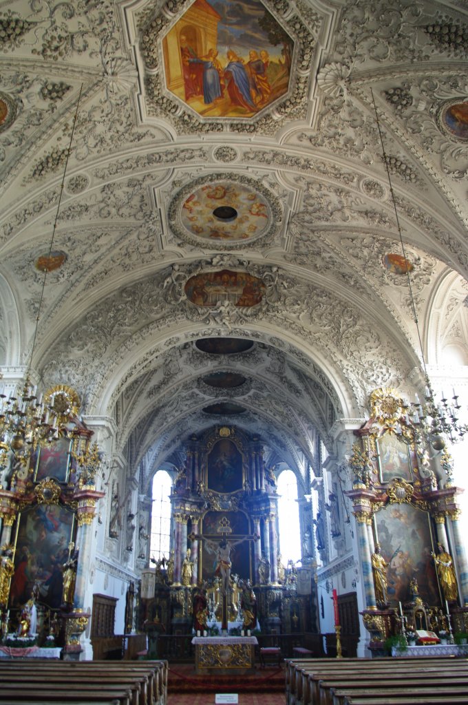 Kaufering, St. Johannes Baptist Kirche, Wandpfeilerkirche, Stuck von Johann und 
Joseph Schmuzer, Hochalter mit Gemlde von Johann Georg Bergmller, Kreis 
Landsberg (22.10.2011)