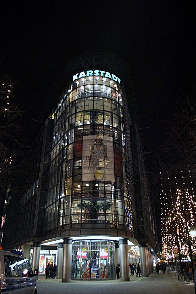 Kaufhausfassade von Karstadt in Hannover, am 17.12.2010.