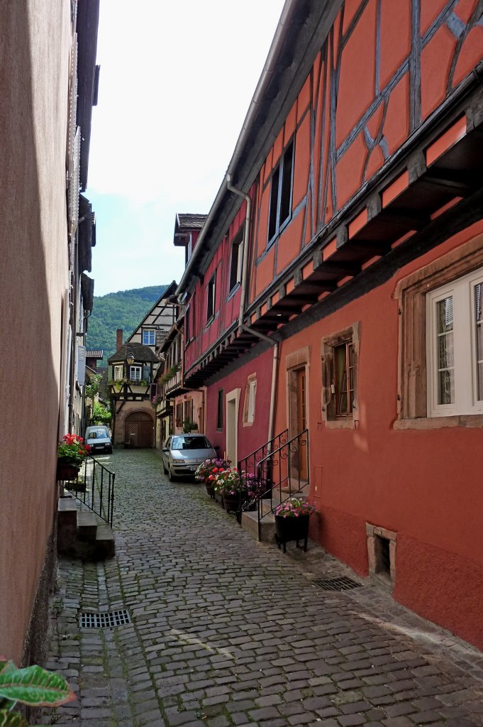 Kaysersberg, eine von vielen Gassen mit mittelalterlichem Flair, Aug.2011