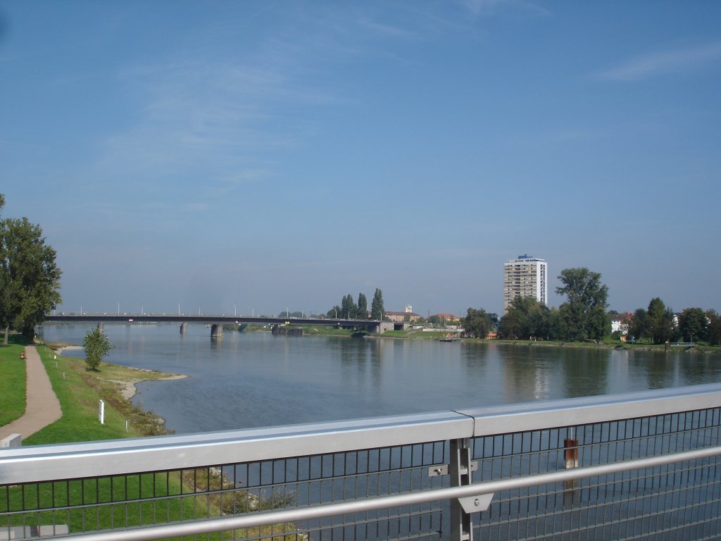 Kehl am Rhein,
Blick auf die Europabrcke,die hier 
Deutschland mit Frankreich verbindet, eingeweiht 1960,
Sep.2006